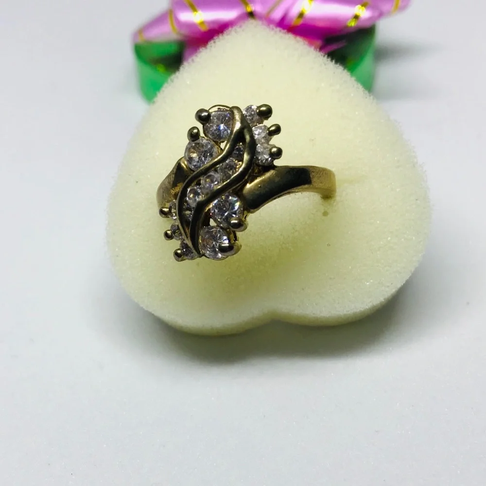 Sparkling Gorgeous Shimmering Ring Vintage Glam Streetwear NEW Deadstock Unique